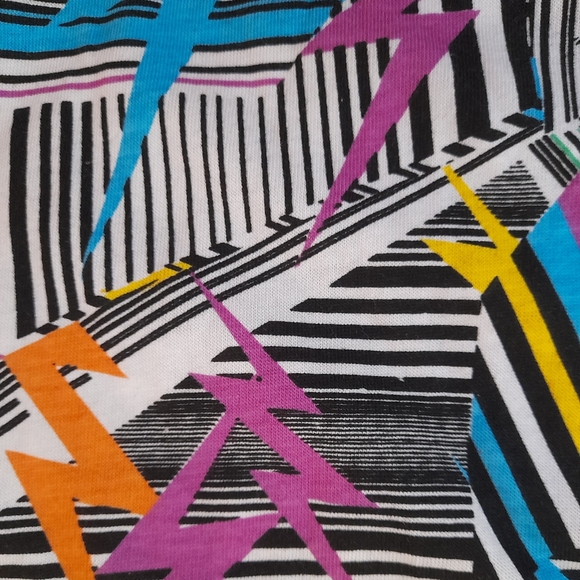 ● NWT Hot Topic | Workout Sleeveless Hoddie - Picture 5 of 12